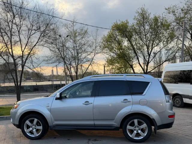 Mitsubishi Outlander - фото 5