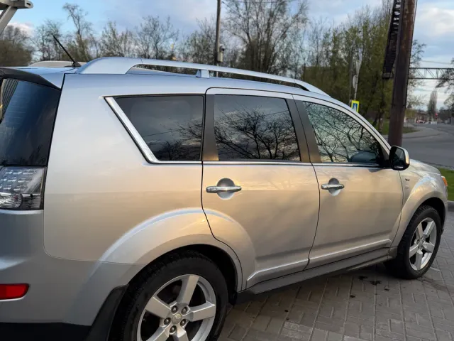 Mitsubishi Outlander - фото 3