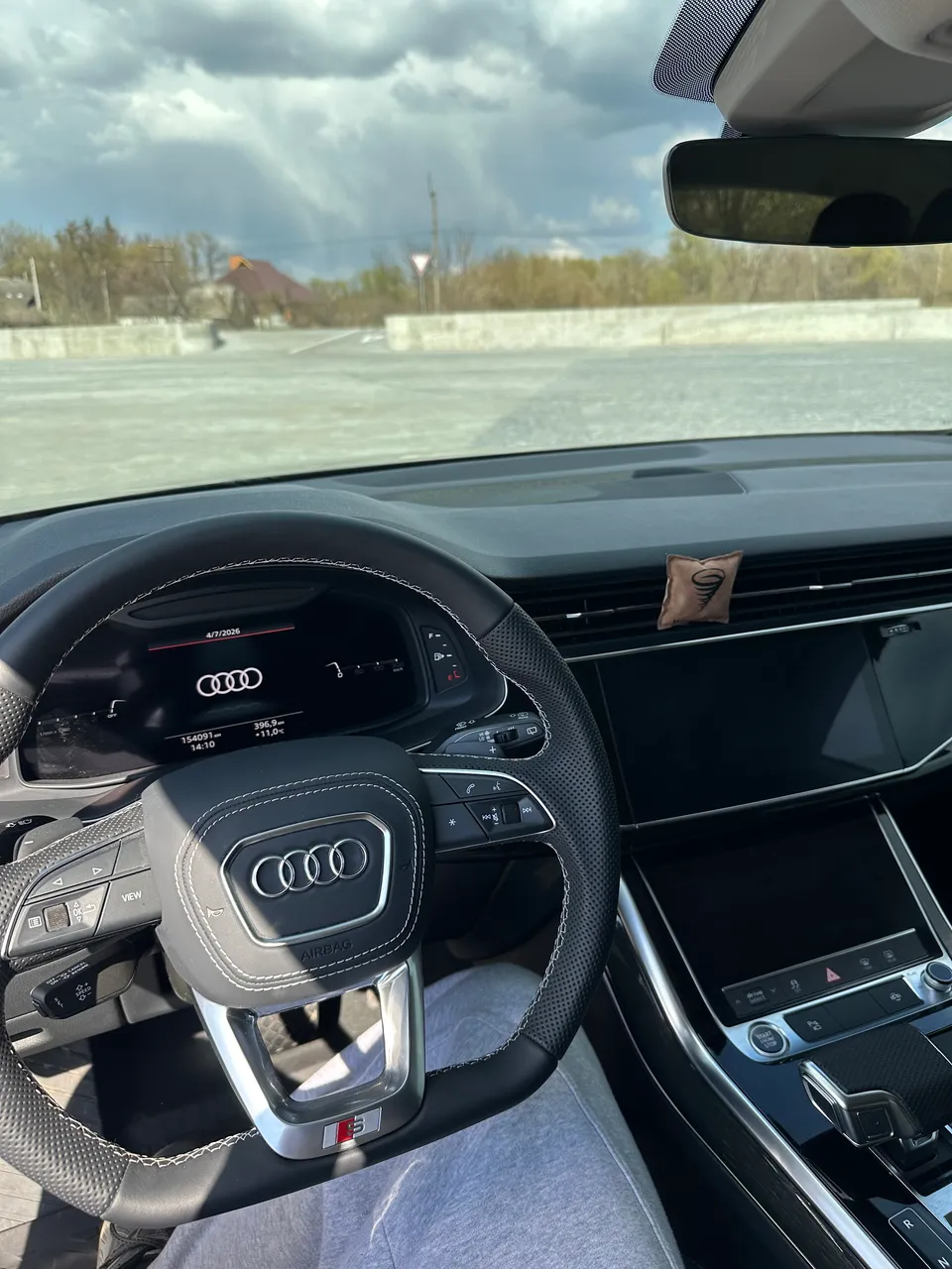 Audi Q8 - фото 6