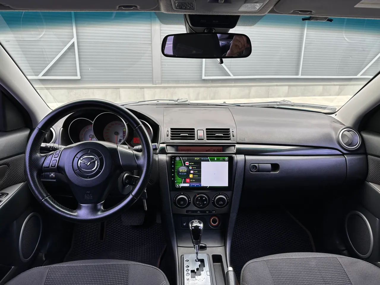 Mazda 3 - фото 11