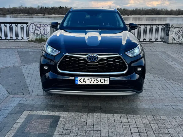 Toyota Highlander - фото 1