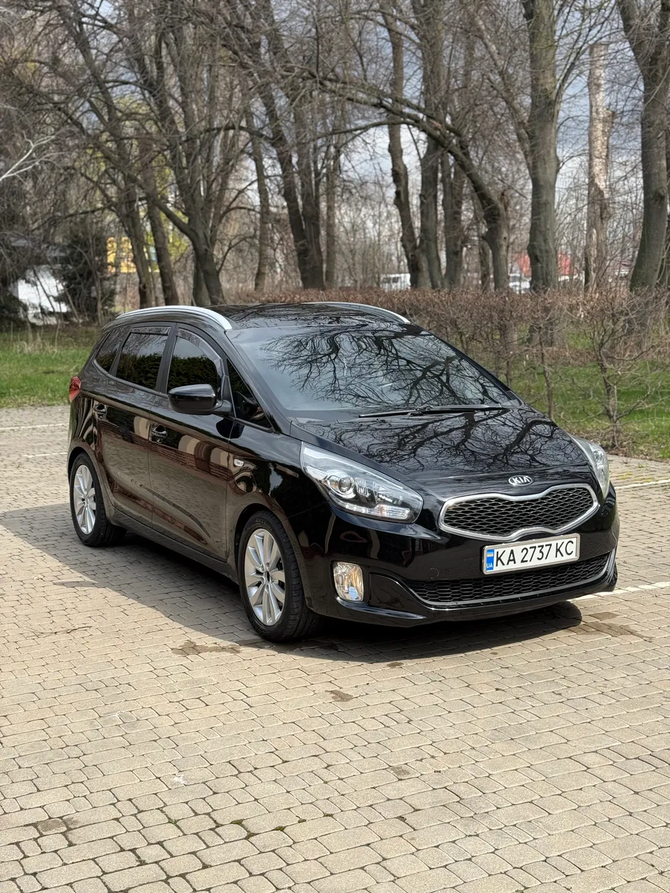 Kia Carens - фото 4