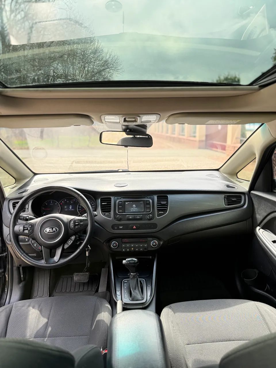Kia Carens - фото 9