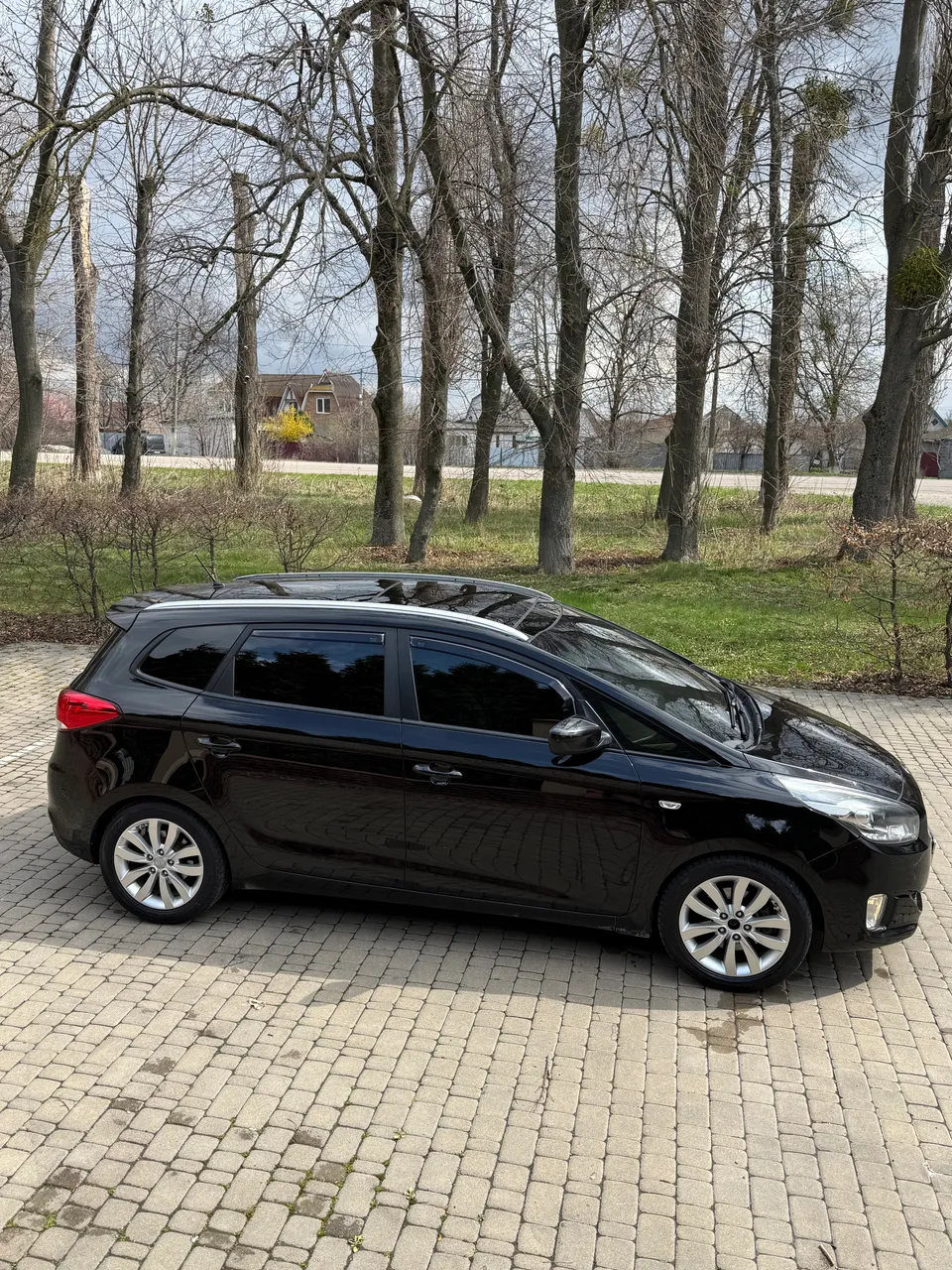 Kia Carens - фото 5