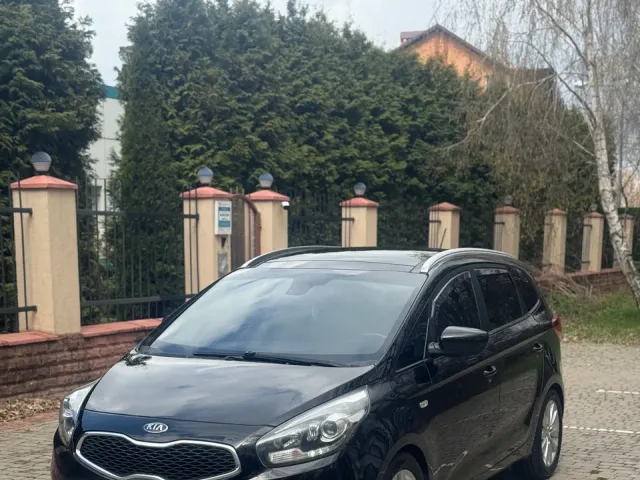 Kia Carens - фото 1