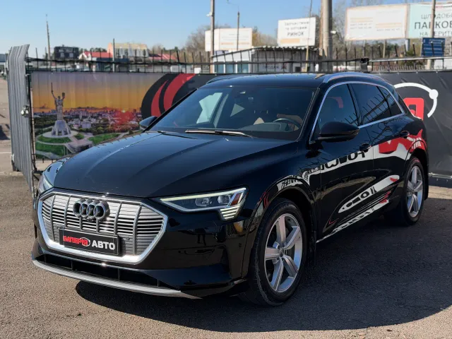Audi e-tron - фото 3
