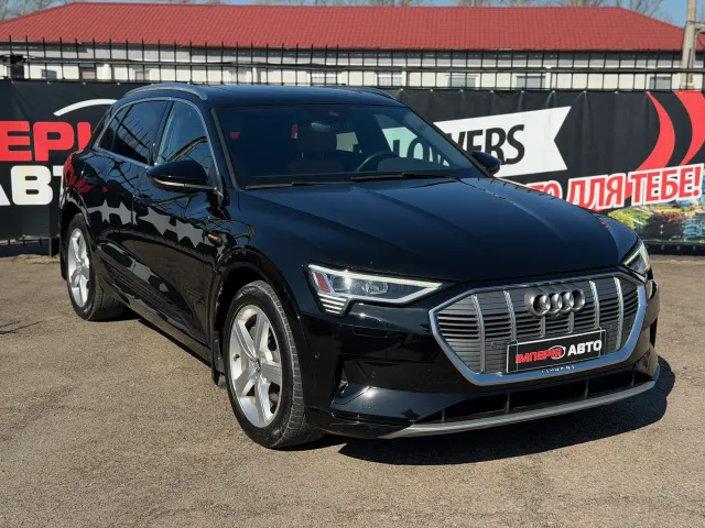 Audi e-tron - фото 1
