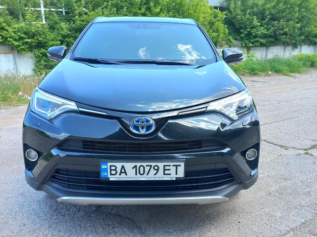 Toyota RAV4 - фото 1