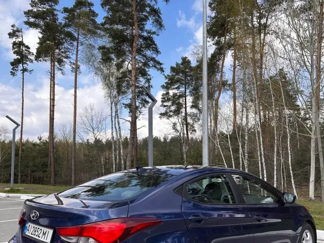Hyundai Elantra - фото 2