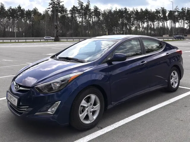 Hyundai Elantra - фото 1