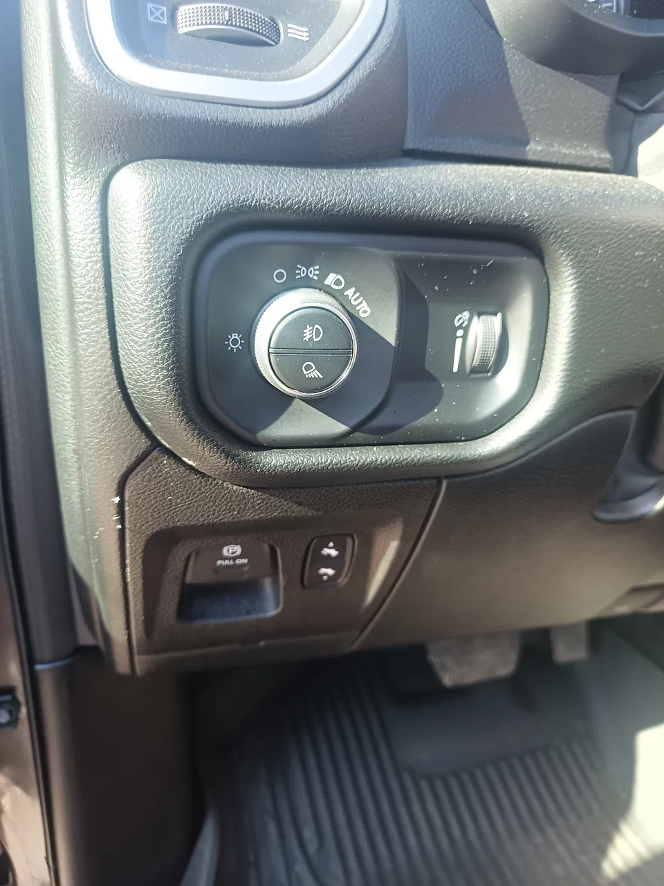 Ram 1500 - фото 15
