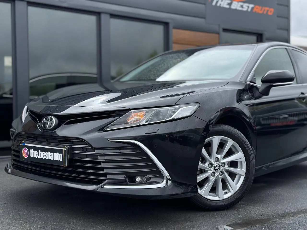 Toyota Camry - фото 2