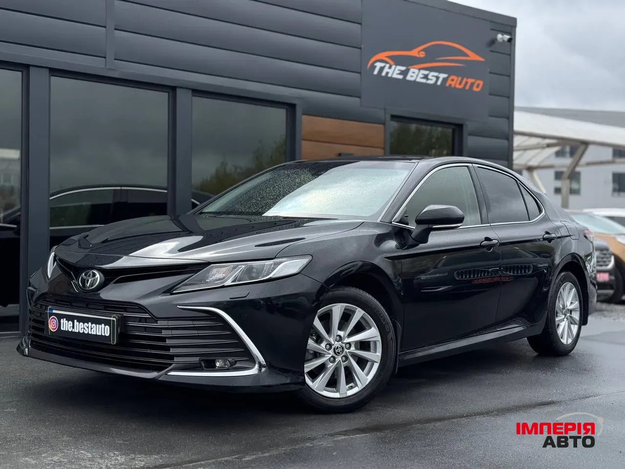 Toyota Camry - фото 1