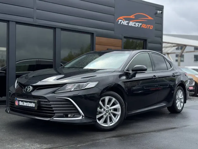 Toyota Camry - фото 1