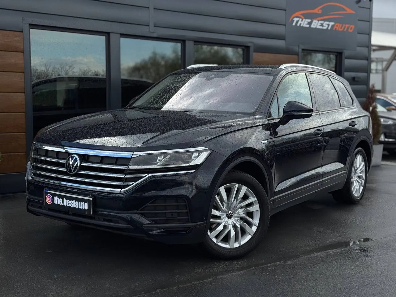 Volkswagen Touareg - фото 1