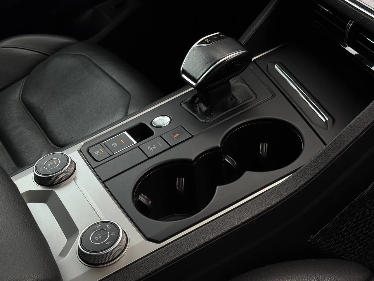 Volkswagen Touareg - фото 72