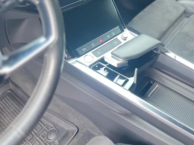 Audi e-tron - фото 5