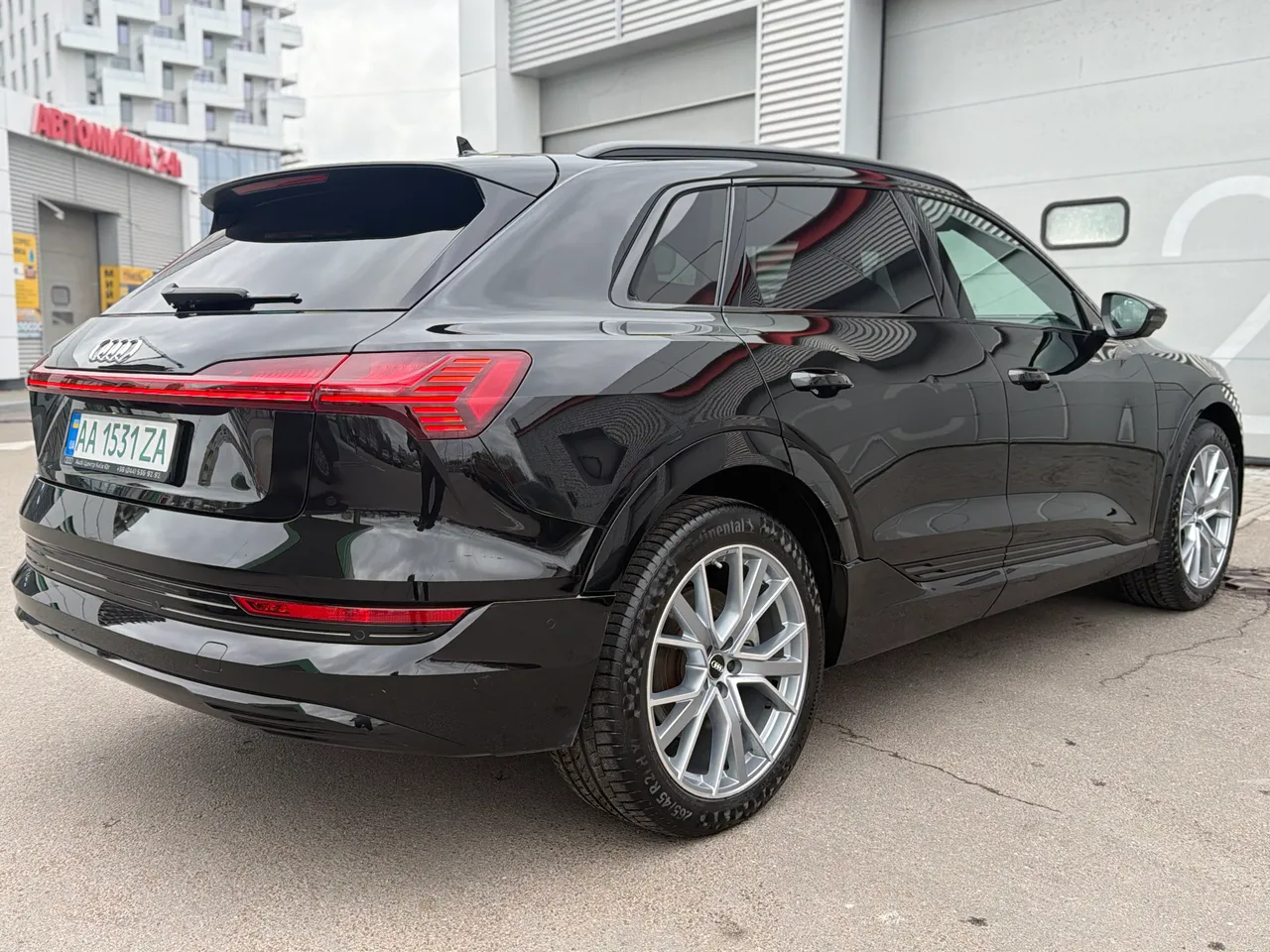 Audi e-tron - фото 6