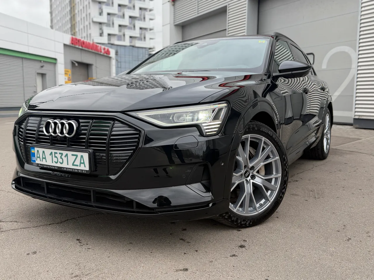 Audi e-tron - фото 3