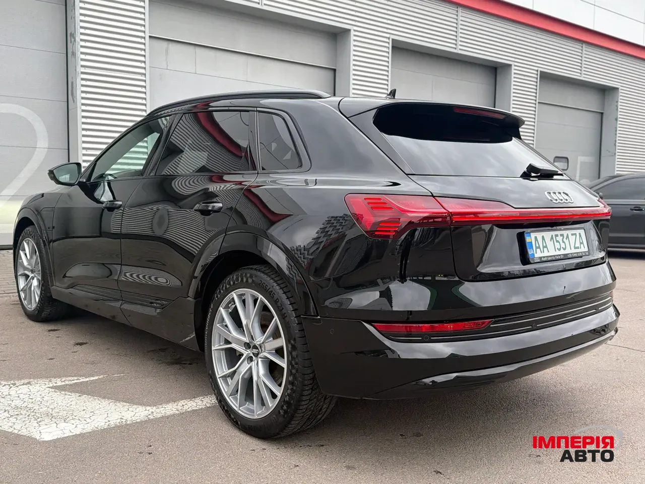 Audi e-tron - фото 5