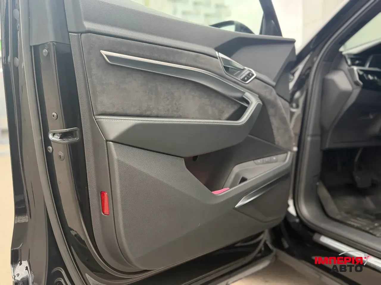 Audi e-tron - фото 25