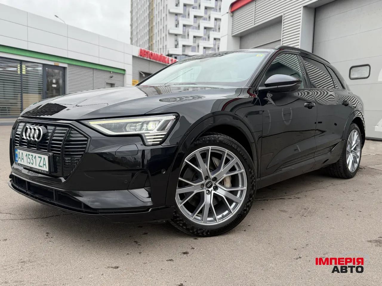 Audi e-tron - фото 7