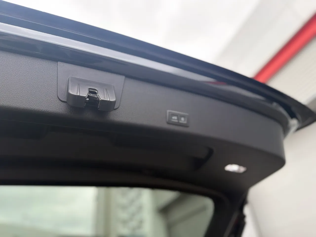 Audi e-tron - фото 23