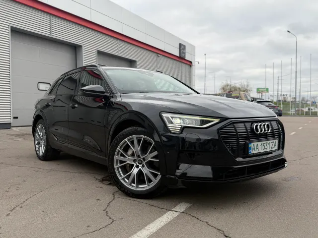 Audi e-tron - фото 1