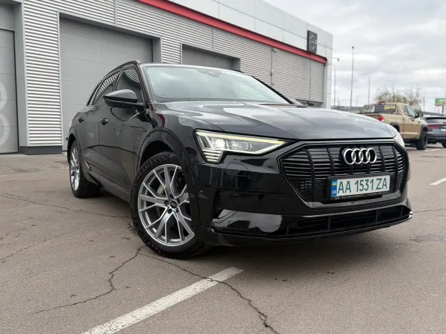Audi e-tron - фото 2