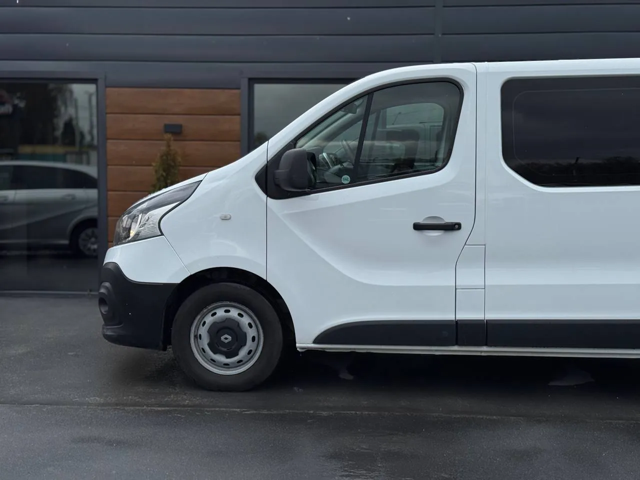 Renault Trafic - фото 12
