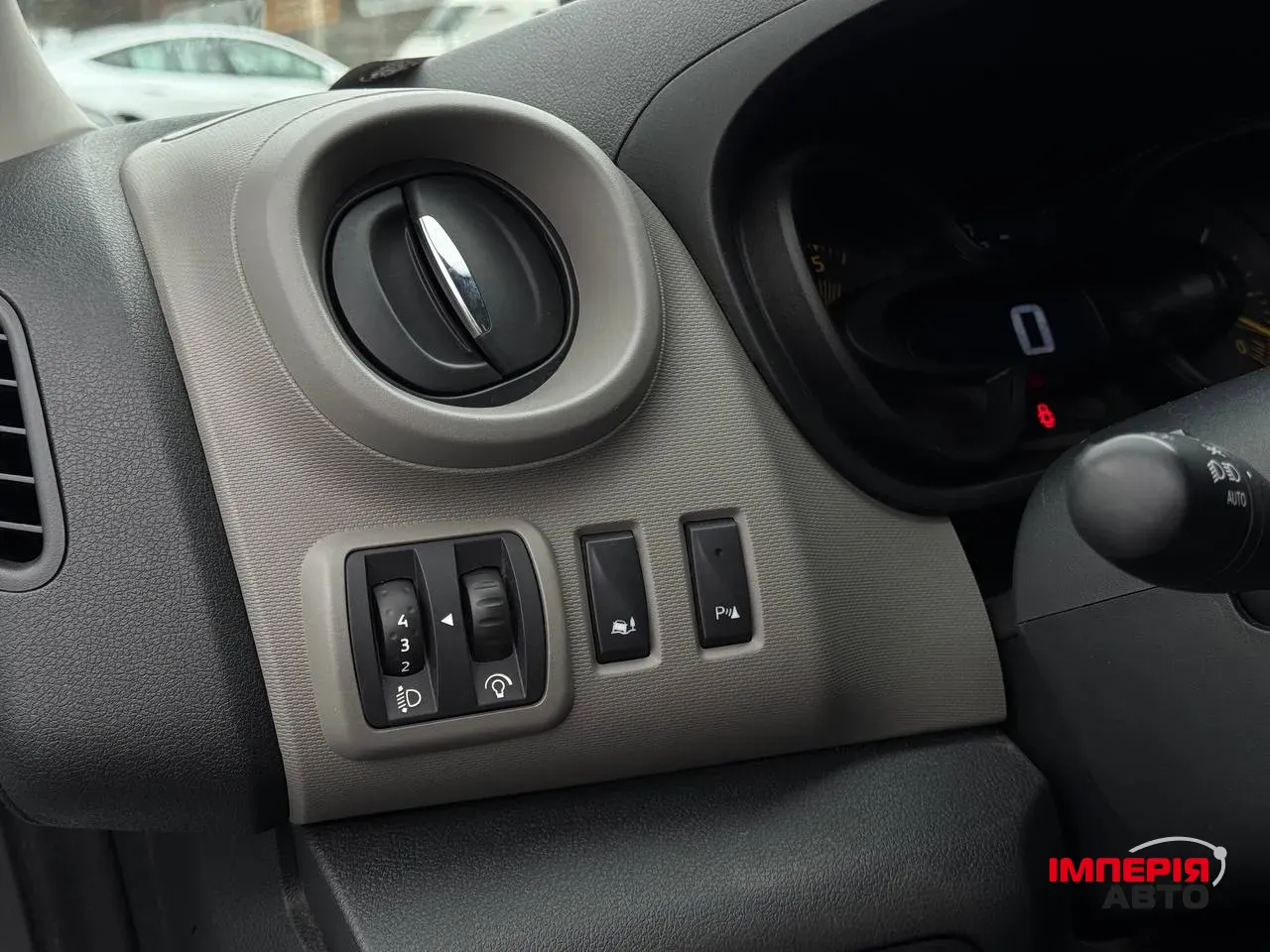 Renault Trafic - фото 31