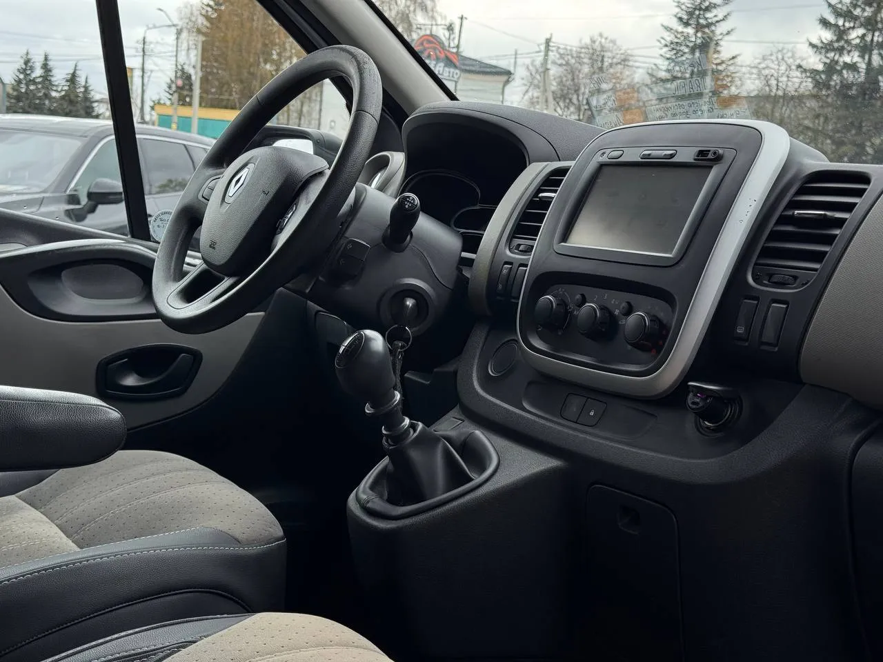 Renault Trafic - фото 52