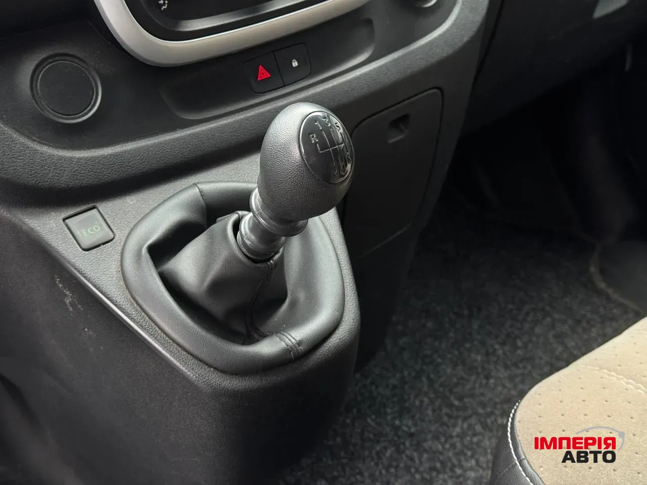 Renault Trafic - фото 32