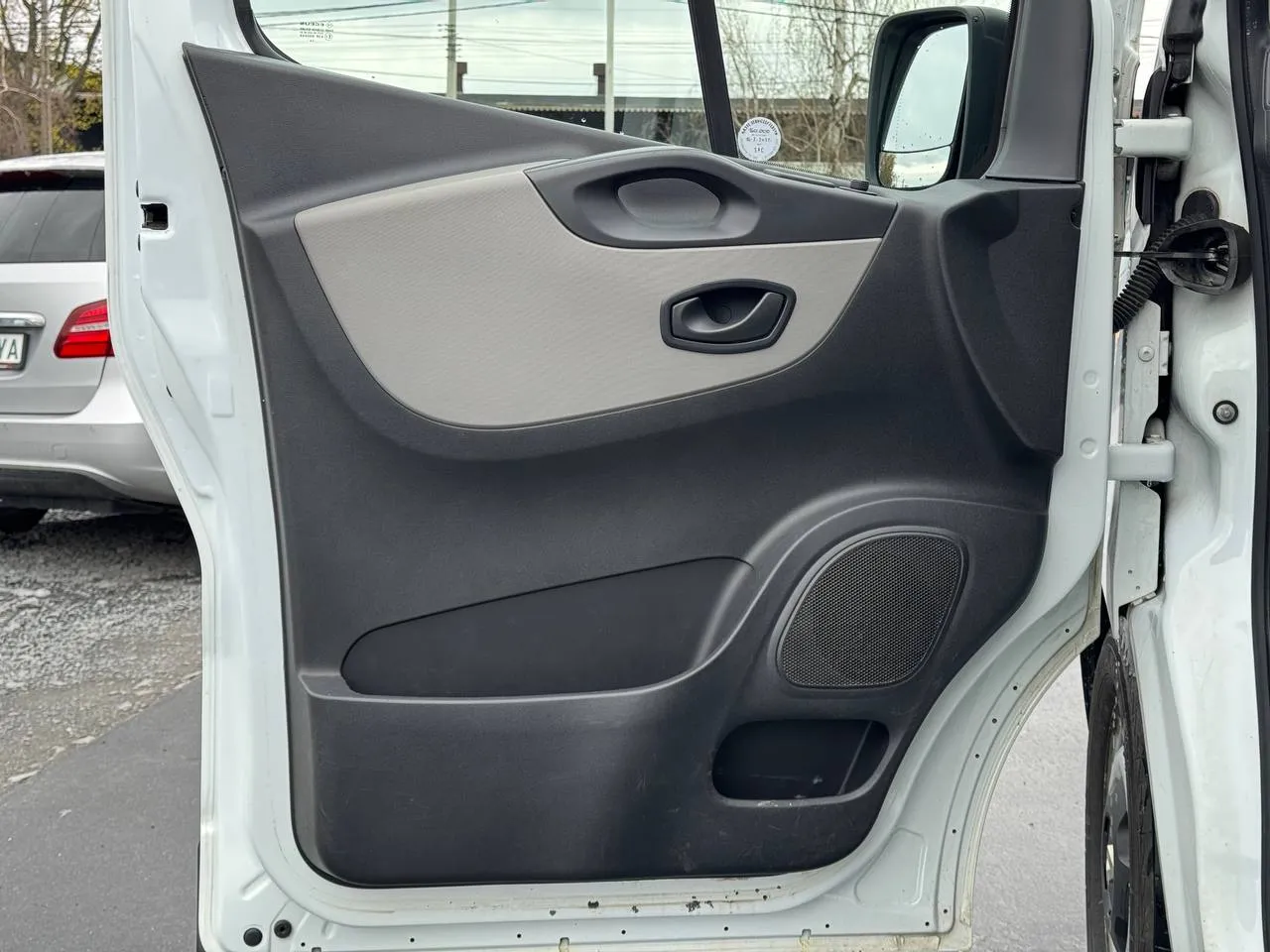 Renault Trafic - фото 24