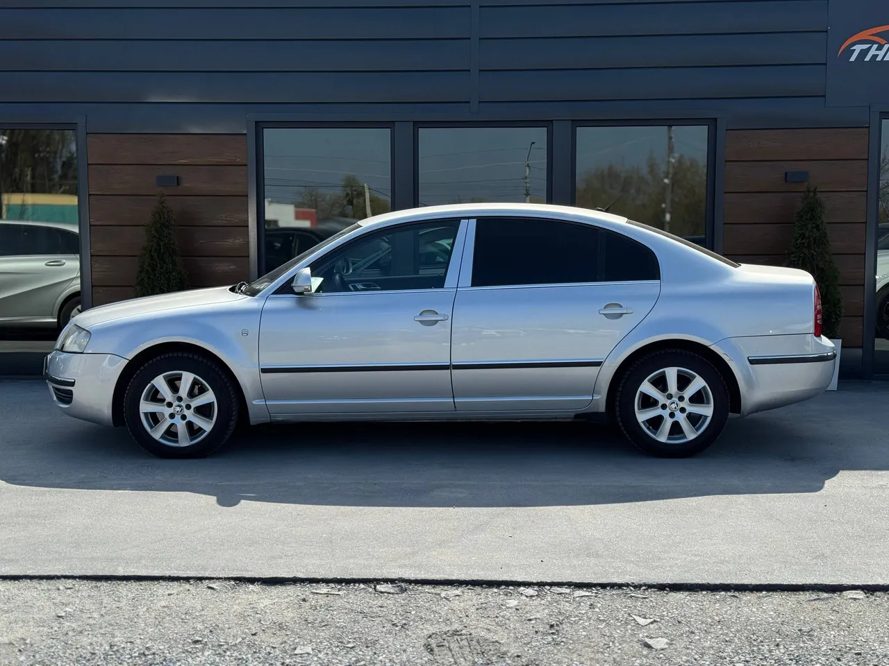 Skoda Superb - фото 11