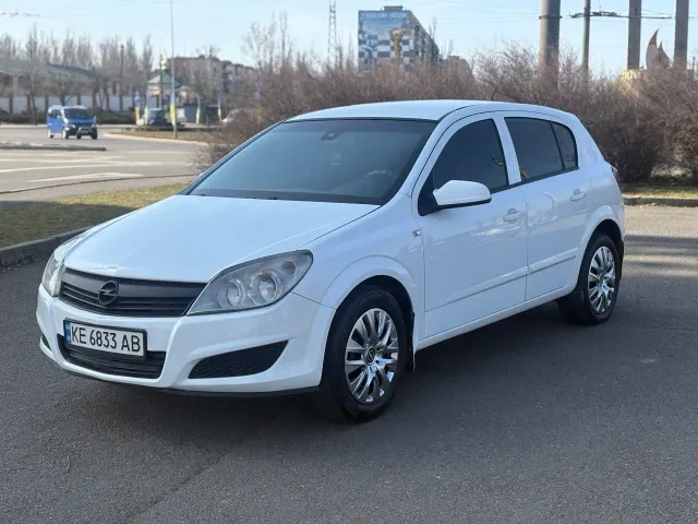 Opel Astra - фото 1