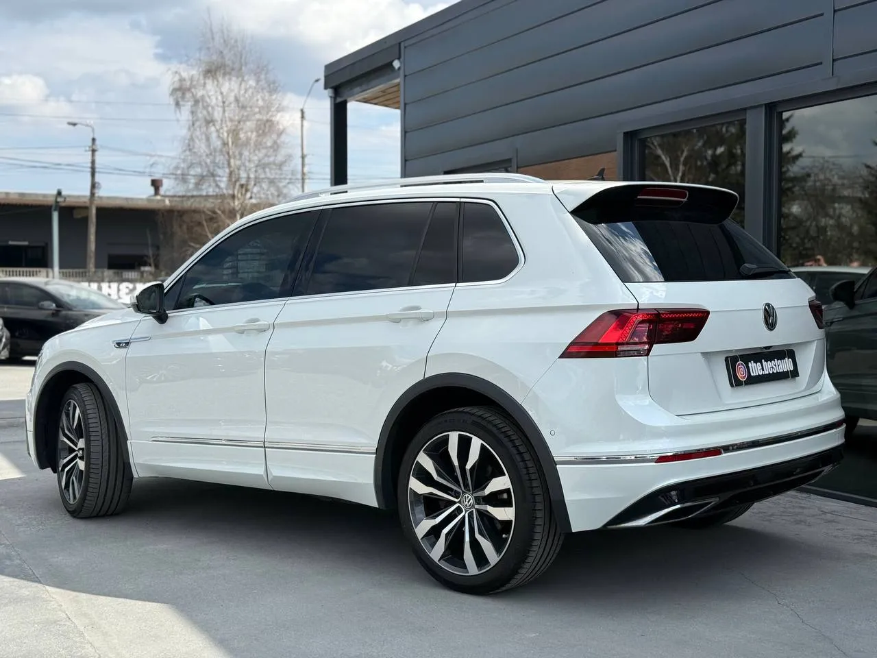 Volkswagen Tiguan - фото 4