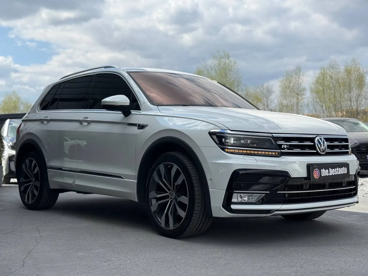 Volkswagen Tiguan - фото 6