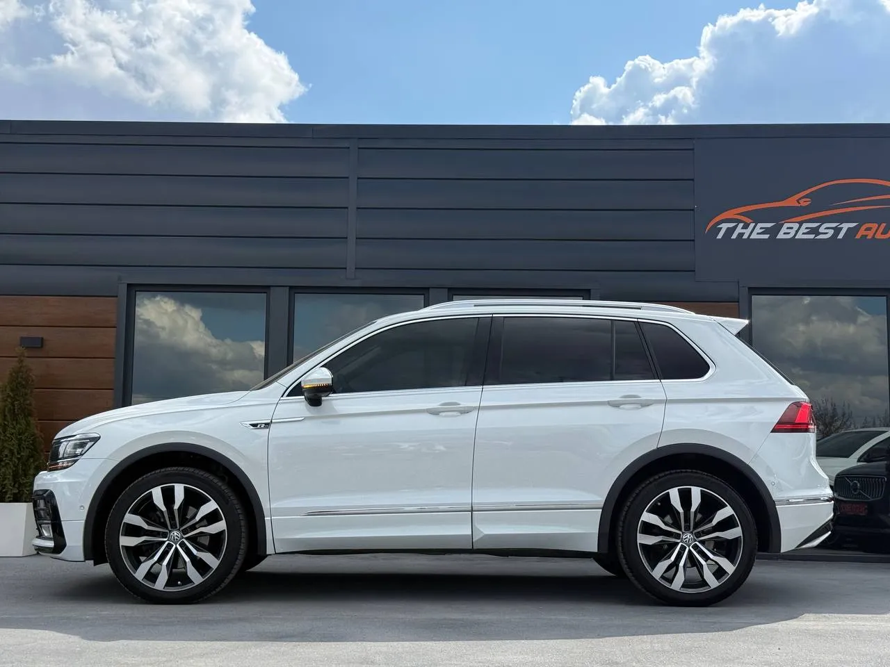Volkswagen Tiguan - фото 7