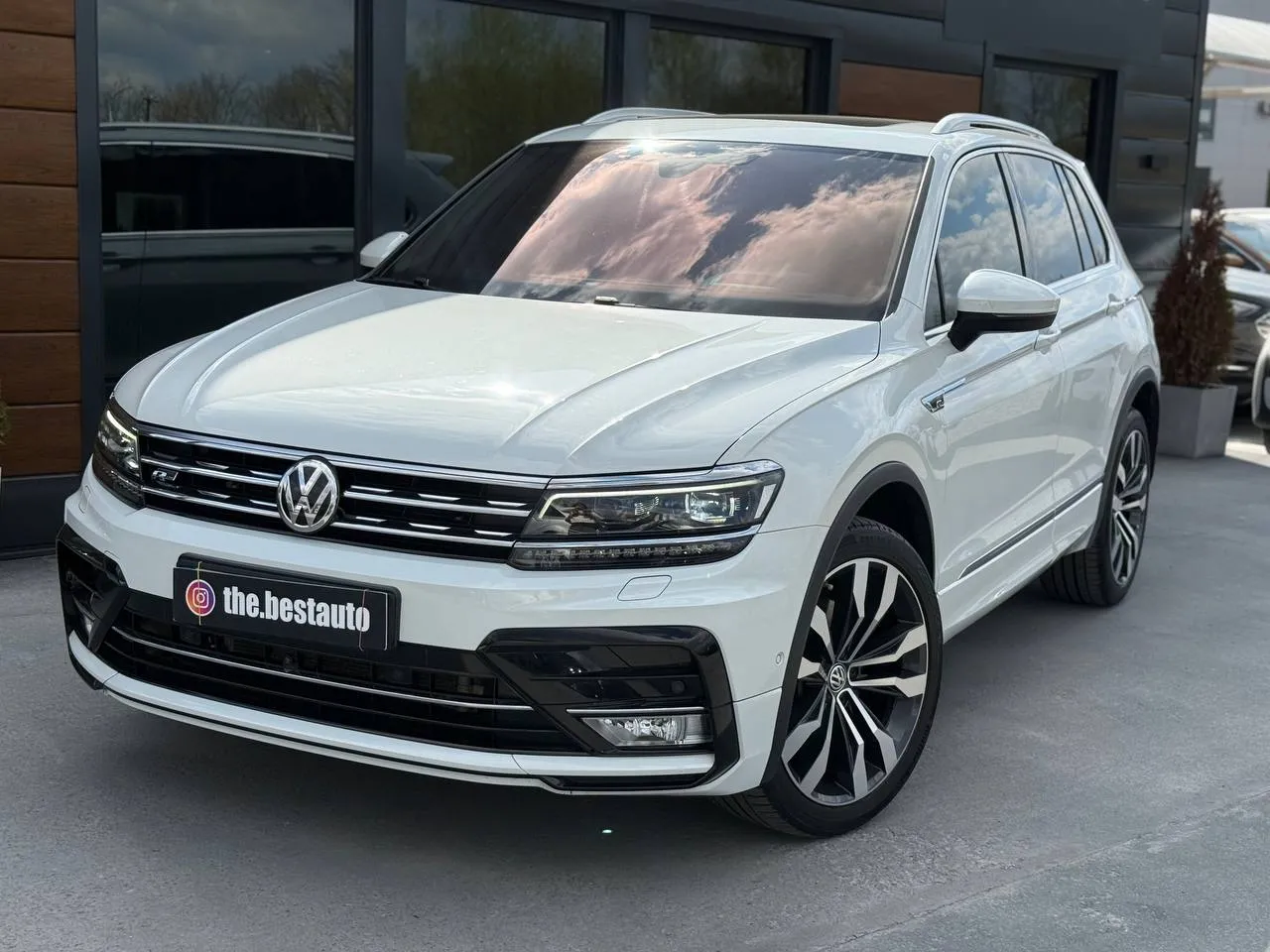 Volkswagen Tiguan - фото 2