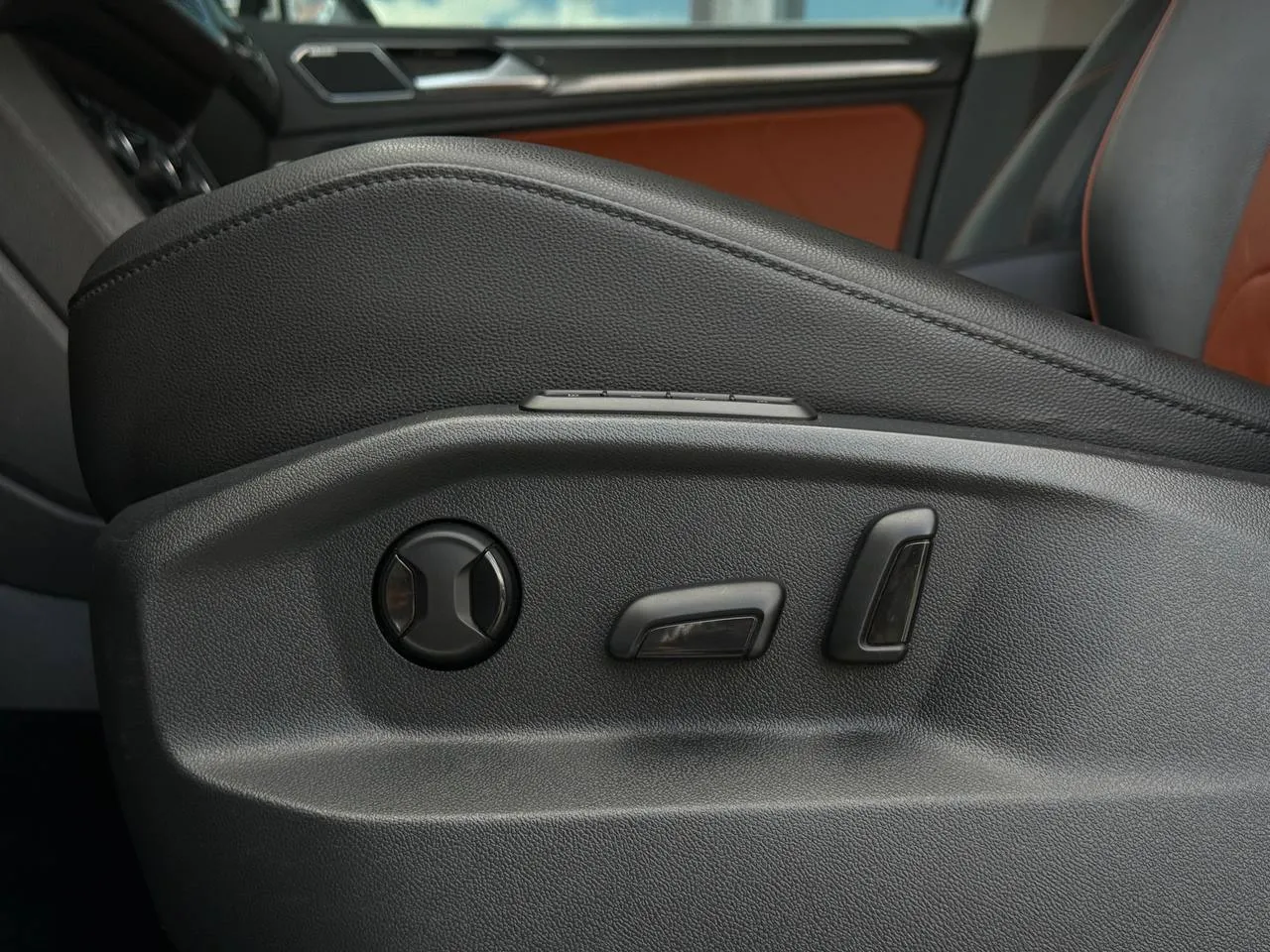 Volkswagen Tiguan - фото 24