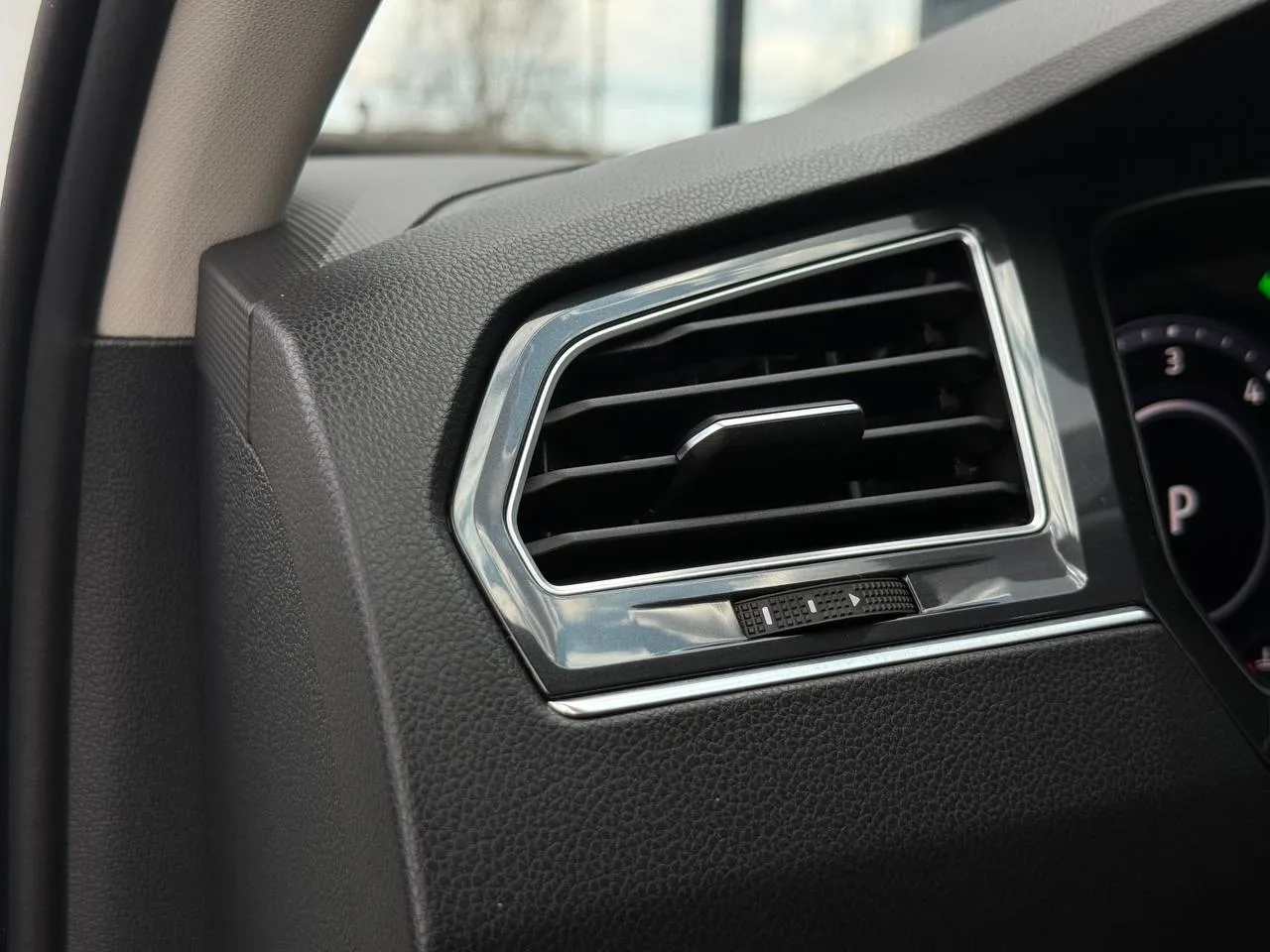 Volkswagen Tiguan - фото 25