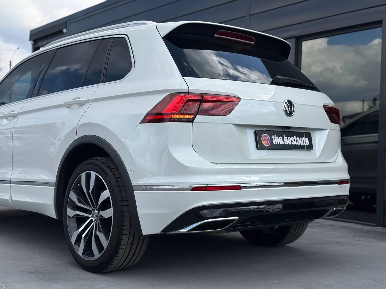 Volkswagen Tiguan - фото 10