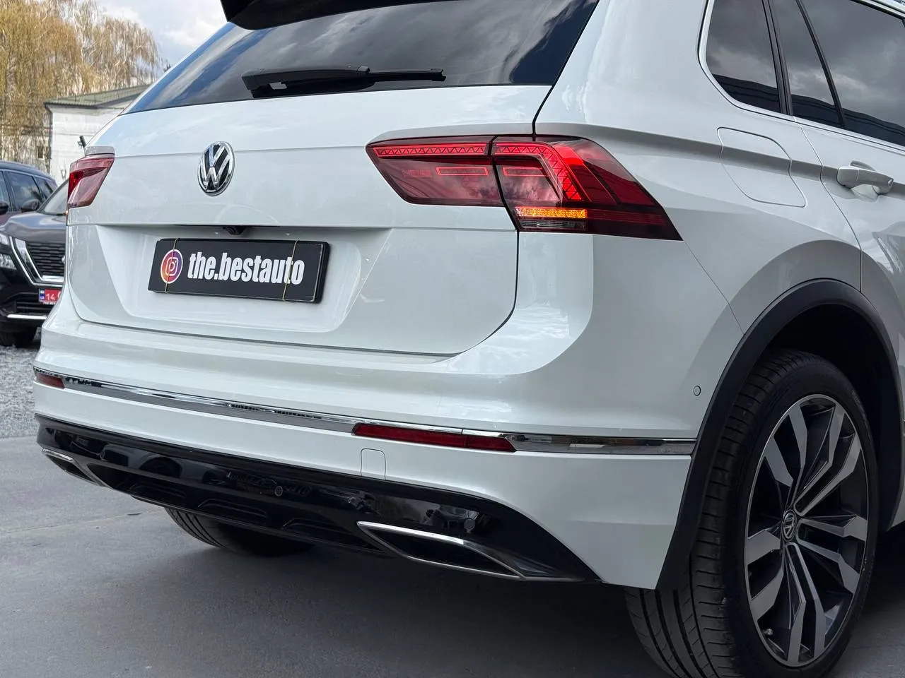 Volkswagen Tiguan - фото 11