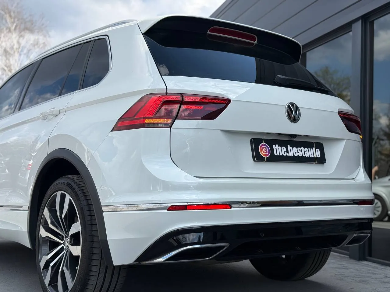 Volkswagen Tiguan - фото 5