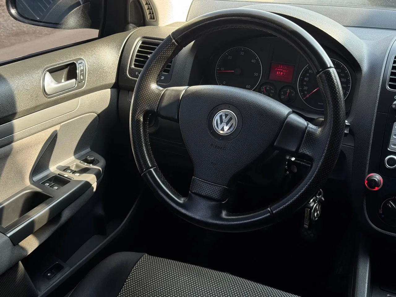 Volkswagen Jetta - фото 48
