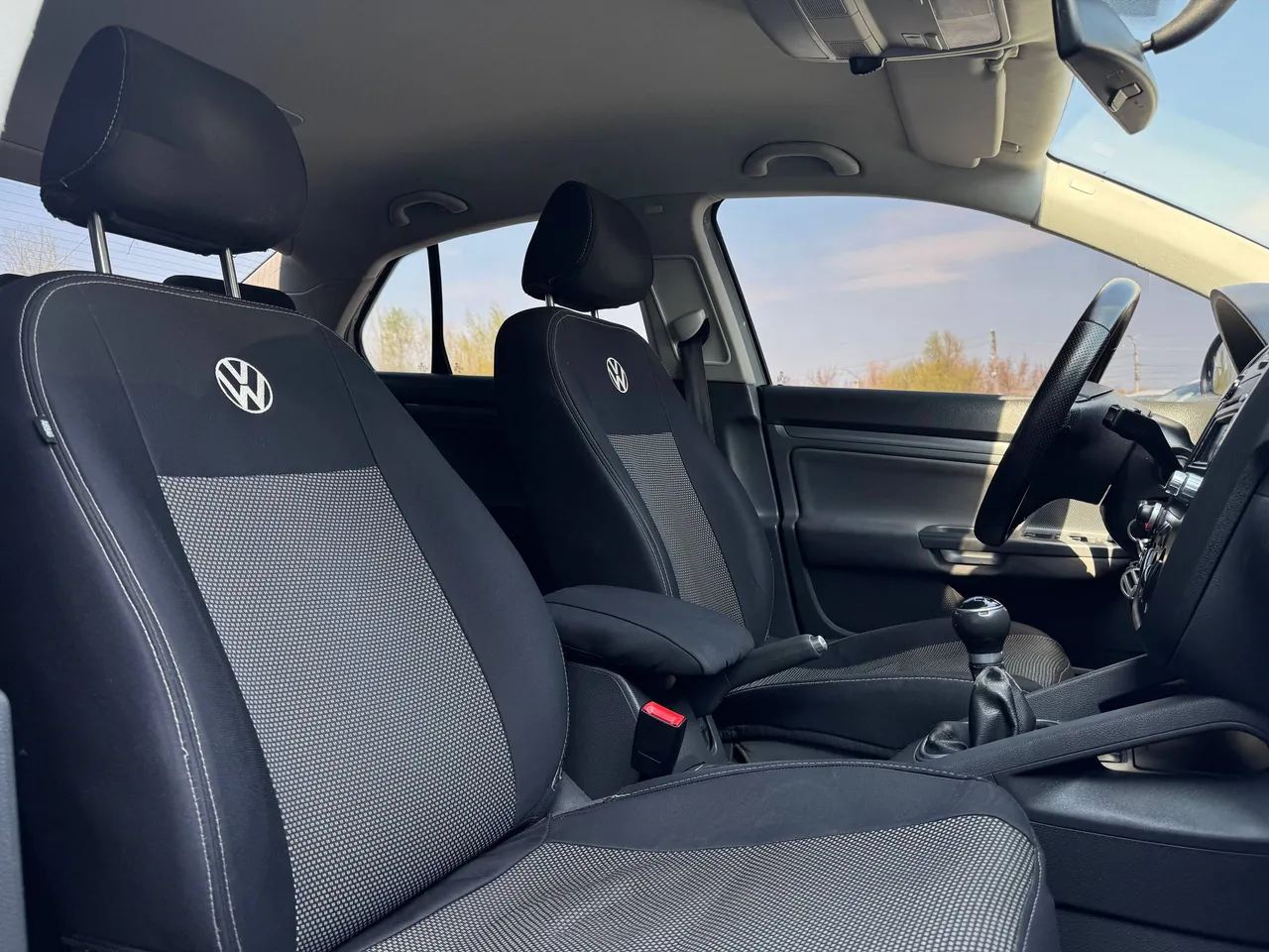 Volkswagen Jetta - фото 58