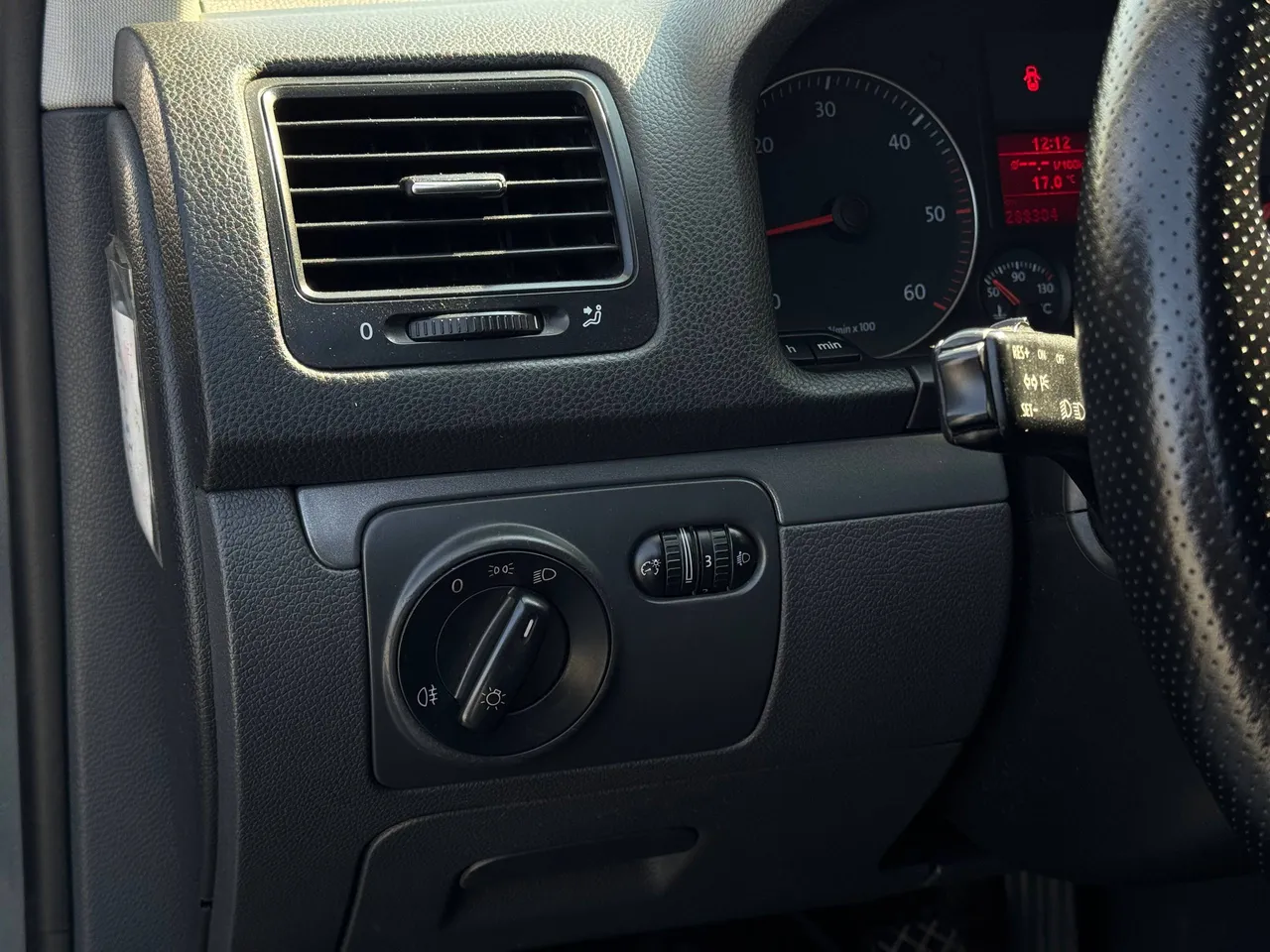 Volkswagen Jetta - фото 33