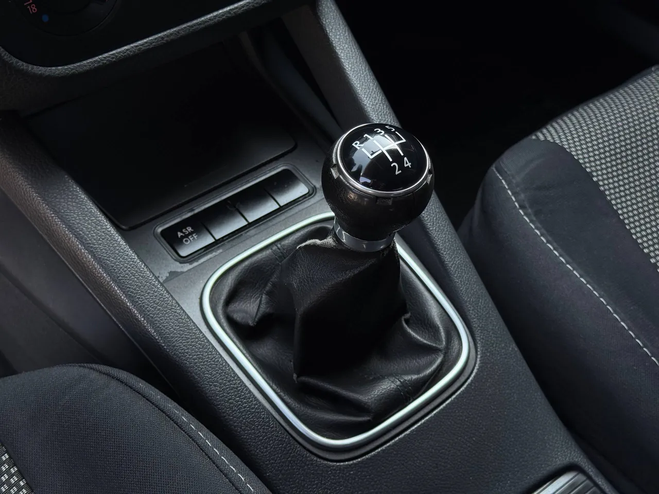 Volkswagen Jetta - фото 34