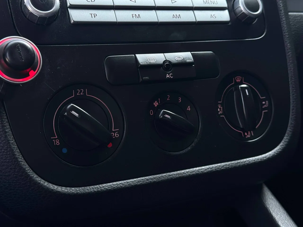 Volkswagen Jetta - фото 40